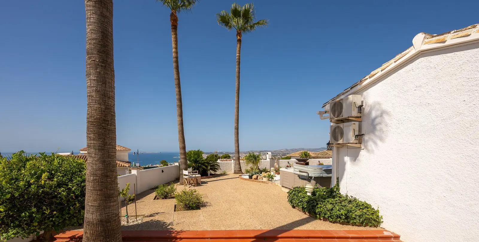 Продажа дома на две семьи в Benalmadena 24