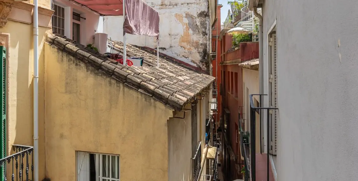 Sale of penthouse duplex in Málaga Centro 32