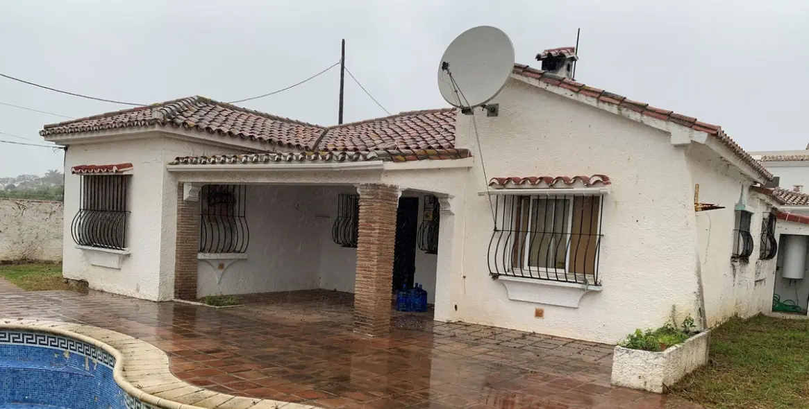 Sale of detached villa in San Pedro de Alcántara 1
