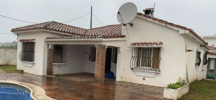 Venta de villa independiente en San Pedro de Alcántara 0