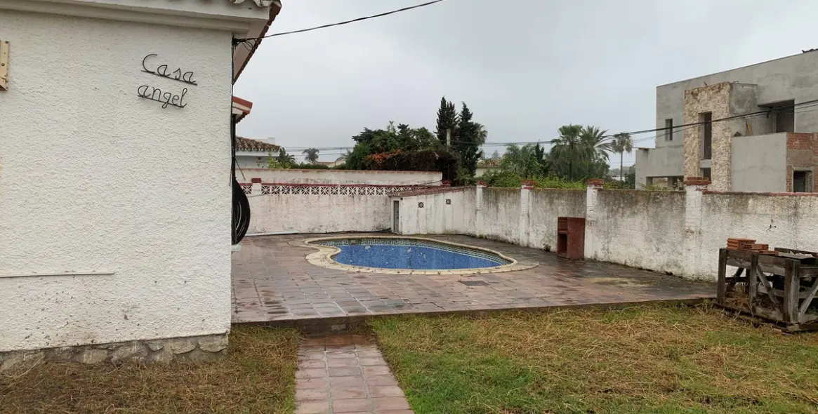 Sale of detached villa in San Pedro de Alcántara 3