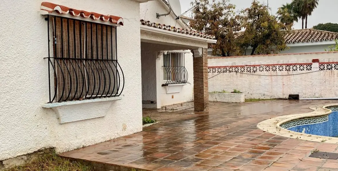 Sale of detached villa in San Pedro de Alcántara 6