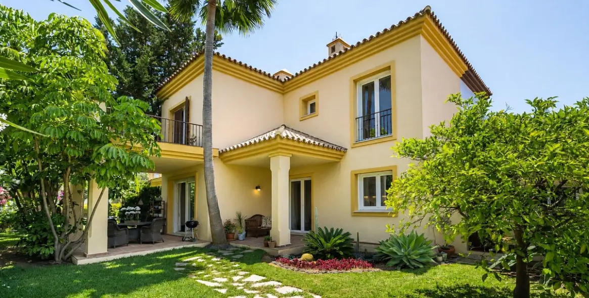 Venta de casa pareada en Marbella 1