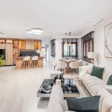 Venta de apartamento en planta media en Estepona