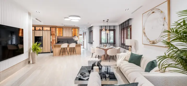 Venta de apartamento en planta media en Estepona 0