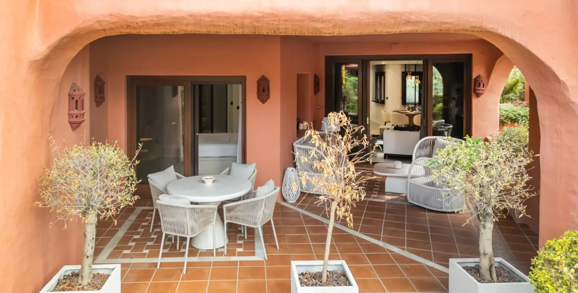 Venta de apartamento en planta media en Estepona 3