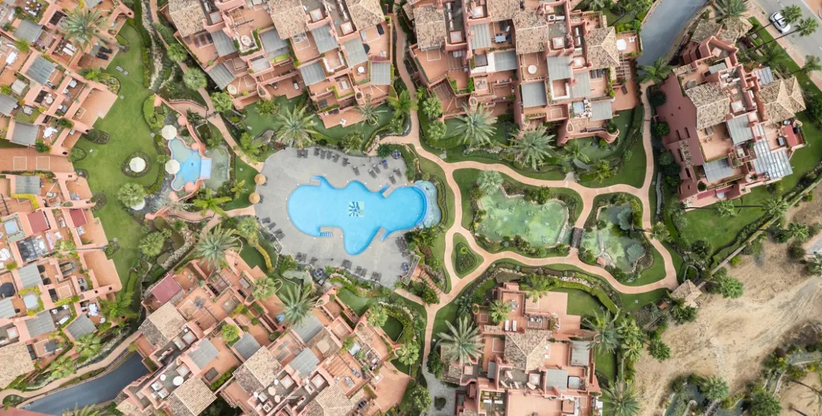 Venta de apartamento en planta media en Estepona 4