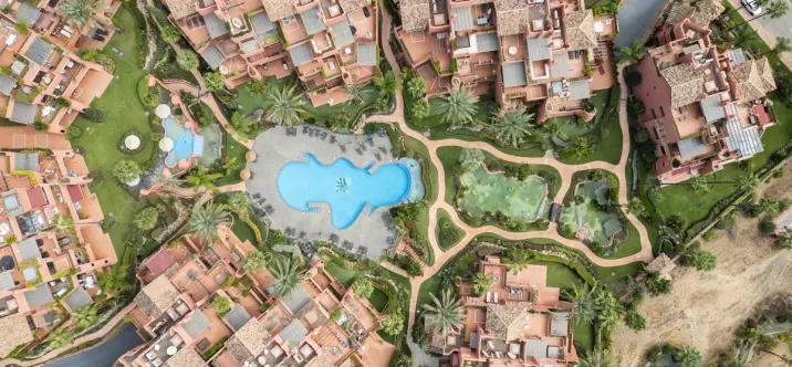 Venta de apartamento en planta media en Estepona 3