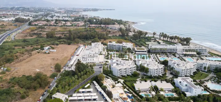 Venta de apartamento en planta media en Estepona 4