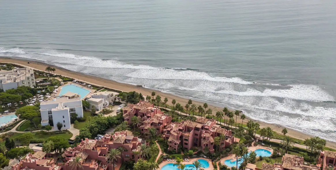 Venta de apartamento en planta media en Estepona 6