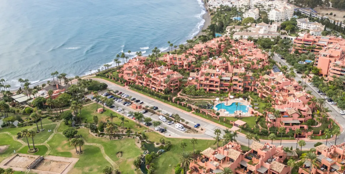 Venta de apartamento en planta media en Estepona 7