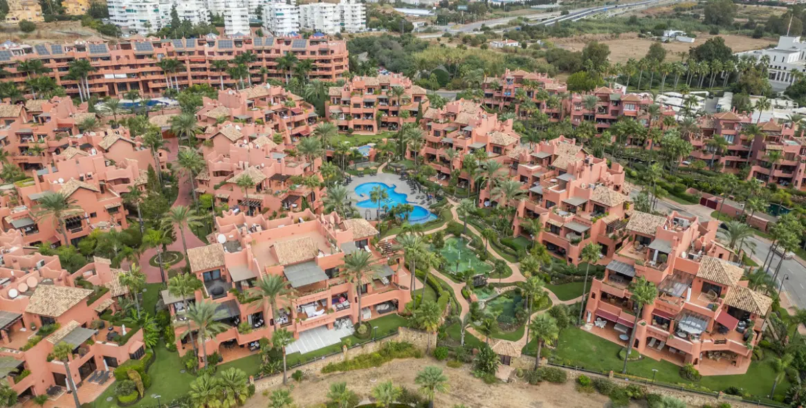 Venta de apartamento en planta media en Estepona 8