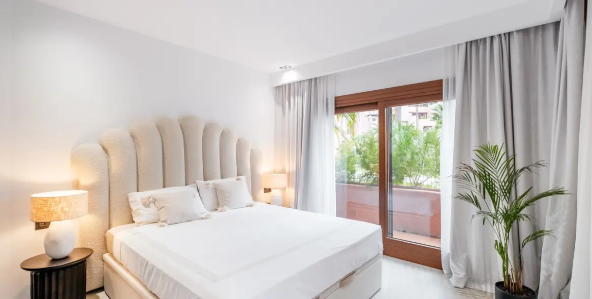 Venta de apartamento en planta media en Estepona 9