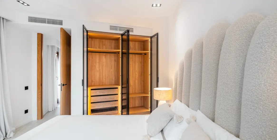 Venta de apartamento en planta media en Estepona 12