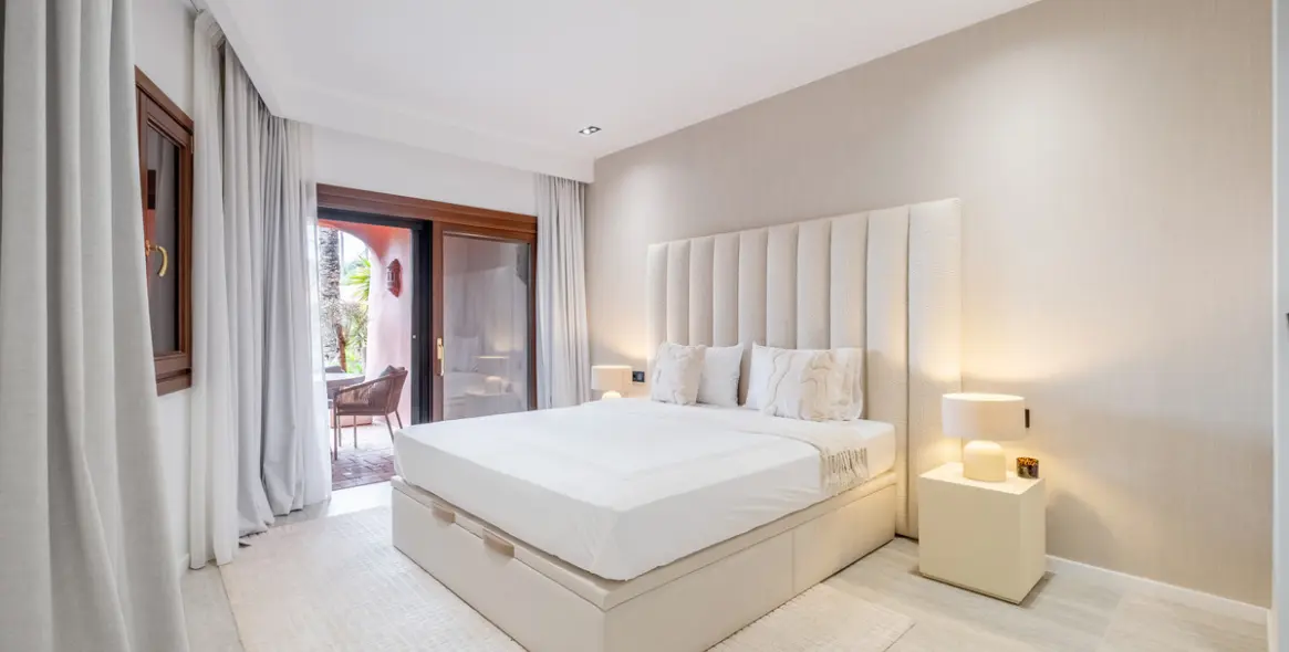 Venta de apartamento en planta media en Estepona 13