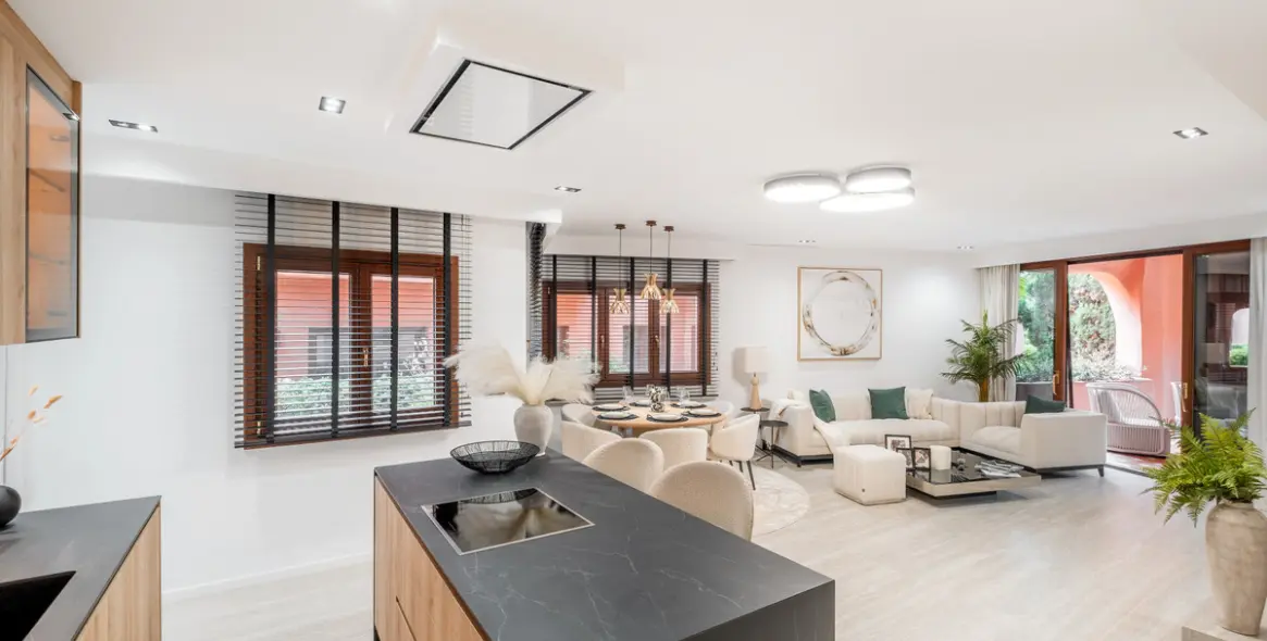 Venta de apartamento en planta media en Estepona 19
