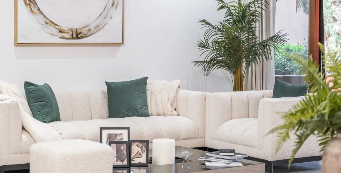 Venta de apartamento en planta media en Estepona 27