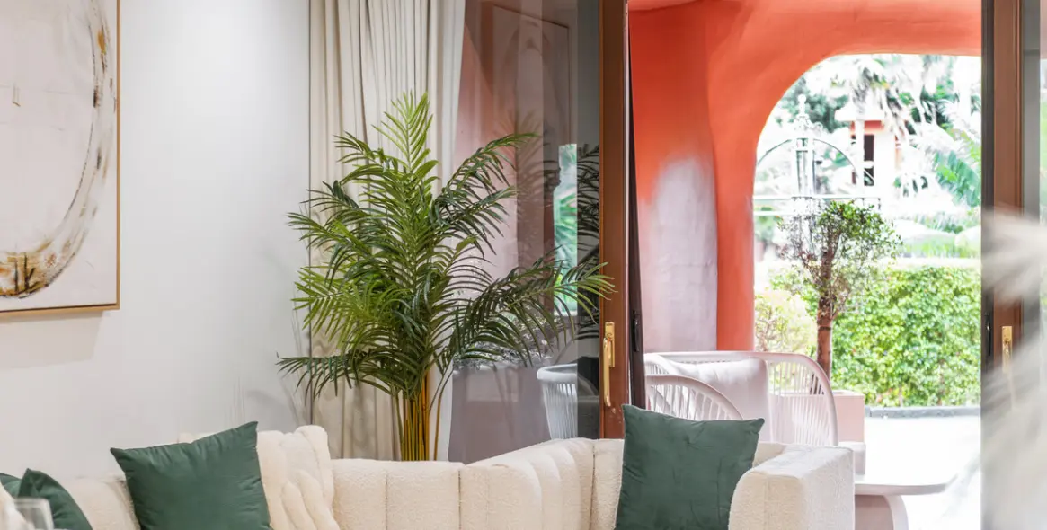 Venta de apartamento en planta media en Estepona 30
