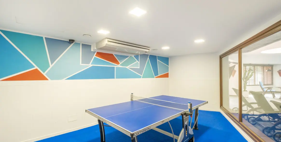 Venta de apartamento en planta media en Estepona 36