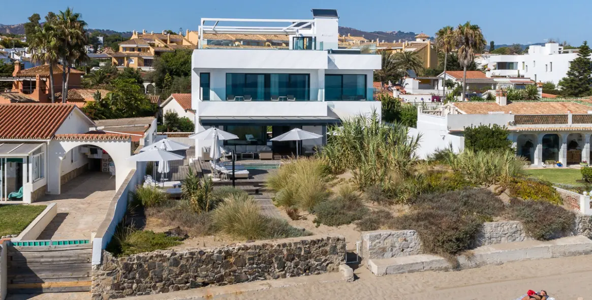 Alquiler a corto plazo de villa independiente en Costabella 1