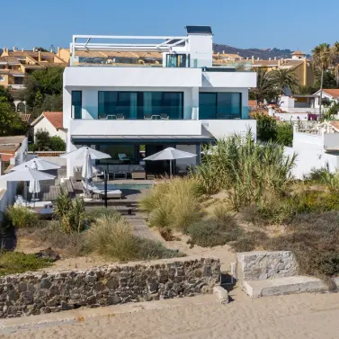 Short-term rent of detached villa in Costabella