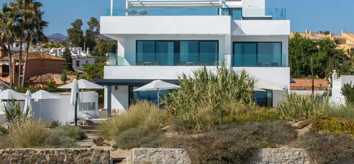 Short-term rent of detached villa in Costabella 2