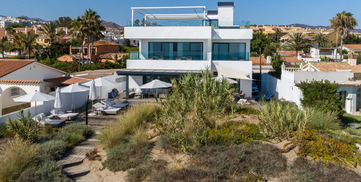 Alquiler a corto plazo de villa independiente en Costabella 4