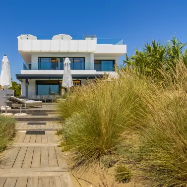 Short-term rent of detached villa in Costabella