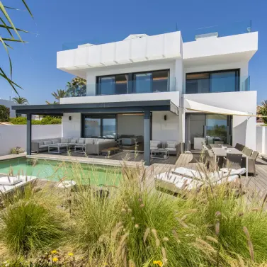 Short-term rent of detached villa in Costabella
