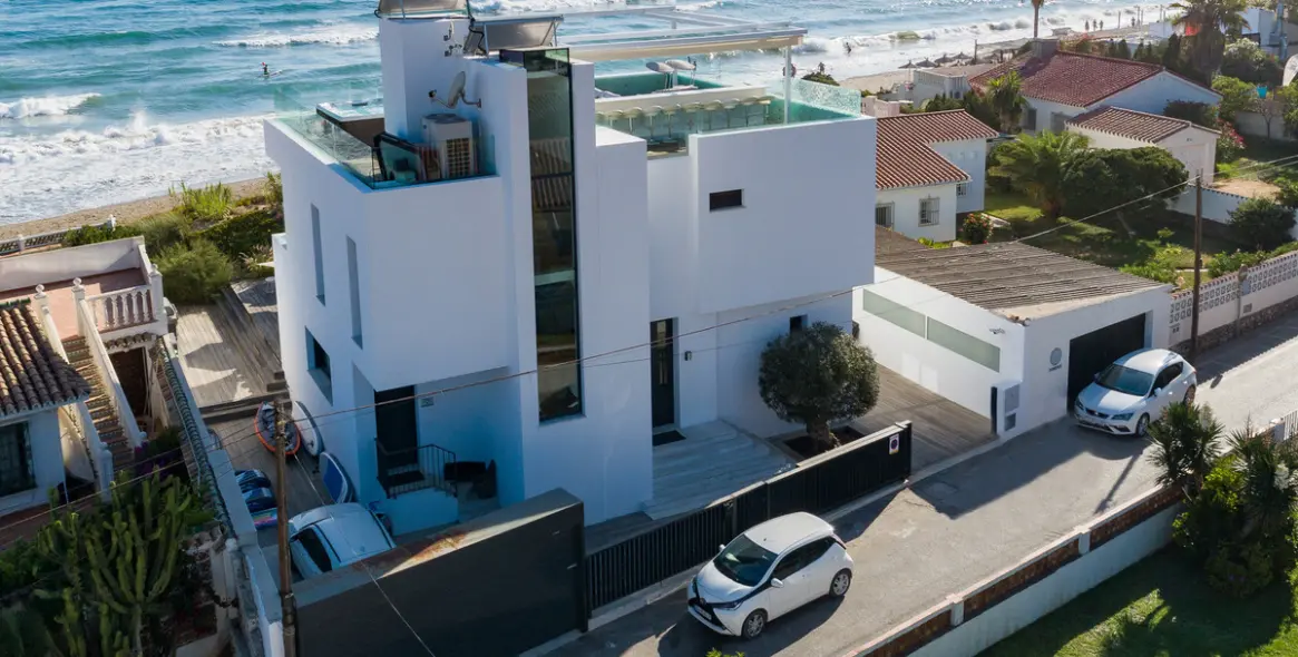 Alquiler a corto plazo de villa independiente en Costabella 11