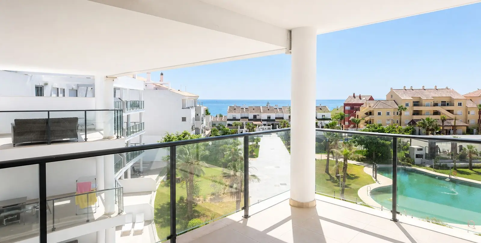 Sale of middle floor apartment in Manilva 4