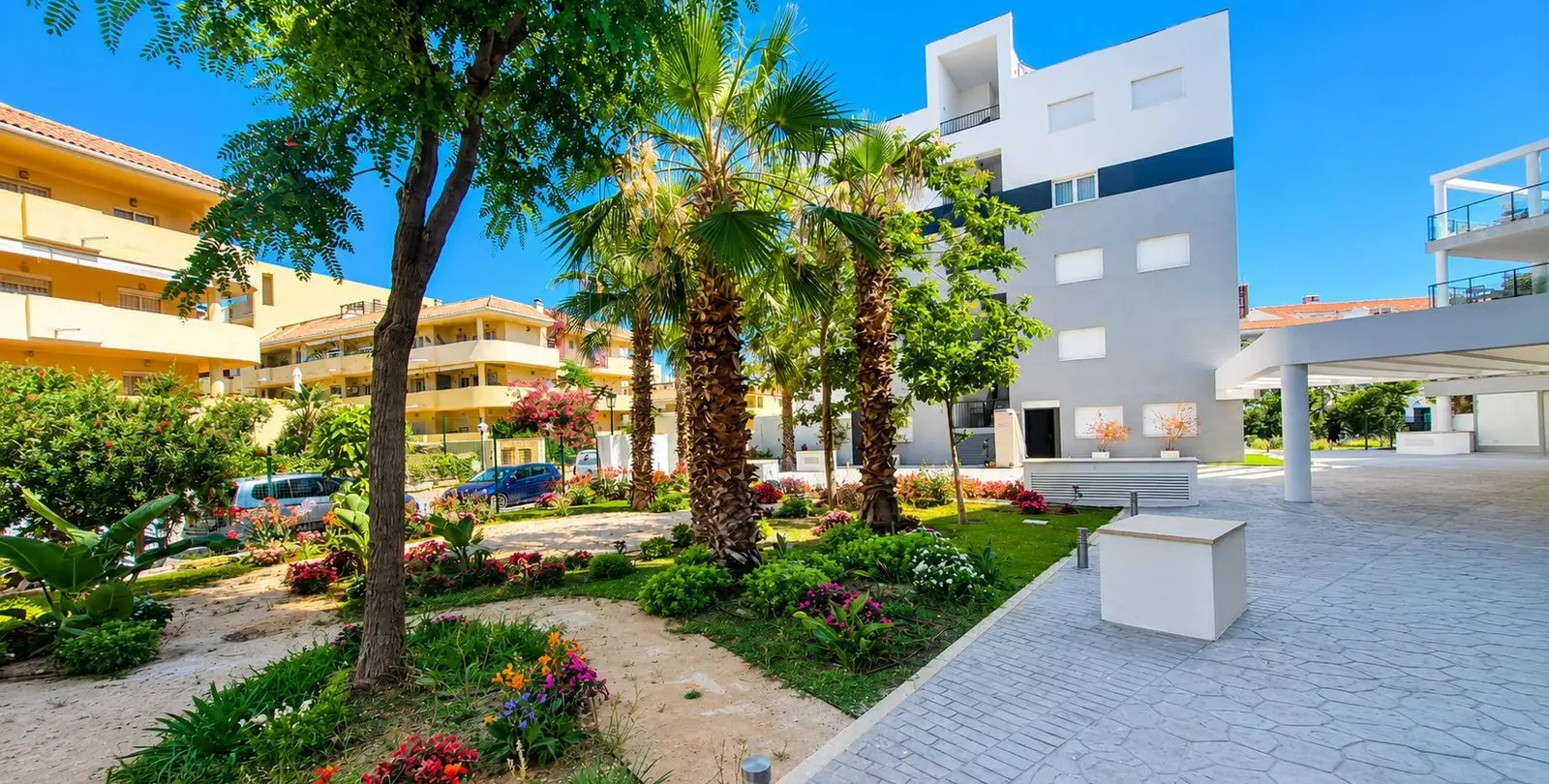 Sale of middle floor apartment in Manilva 16