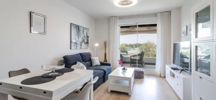 Sale of middle floor apartment in Nueva Andalucía 0