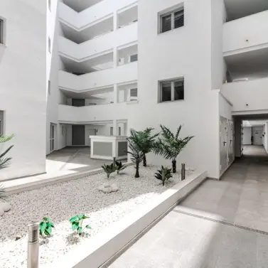 Sale of middle floor apartment in Nueva Andalucía