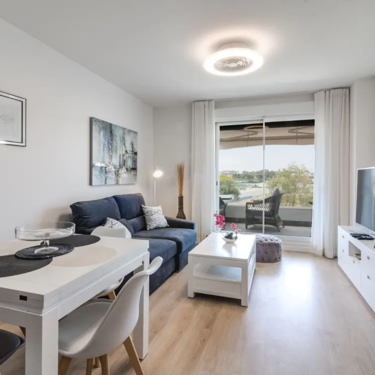 Sale of middle floor apartment in Nueva Andalucía