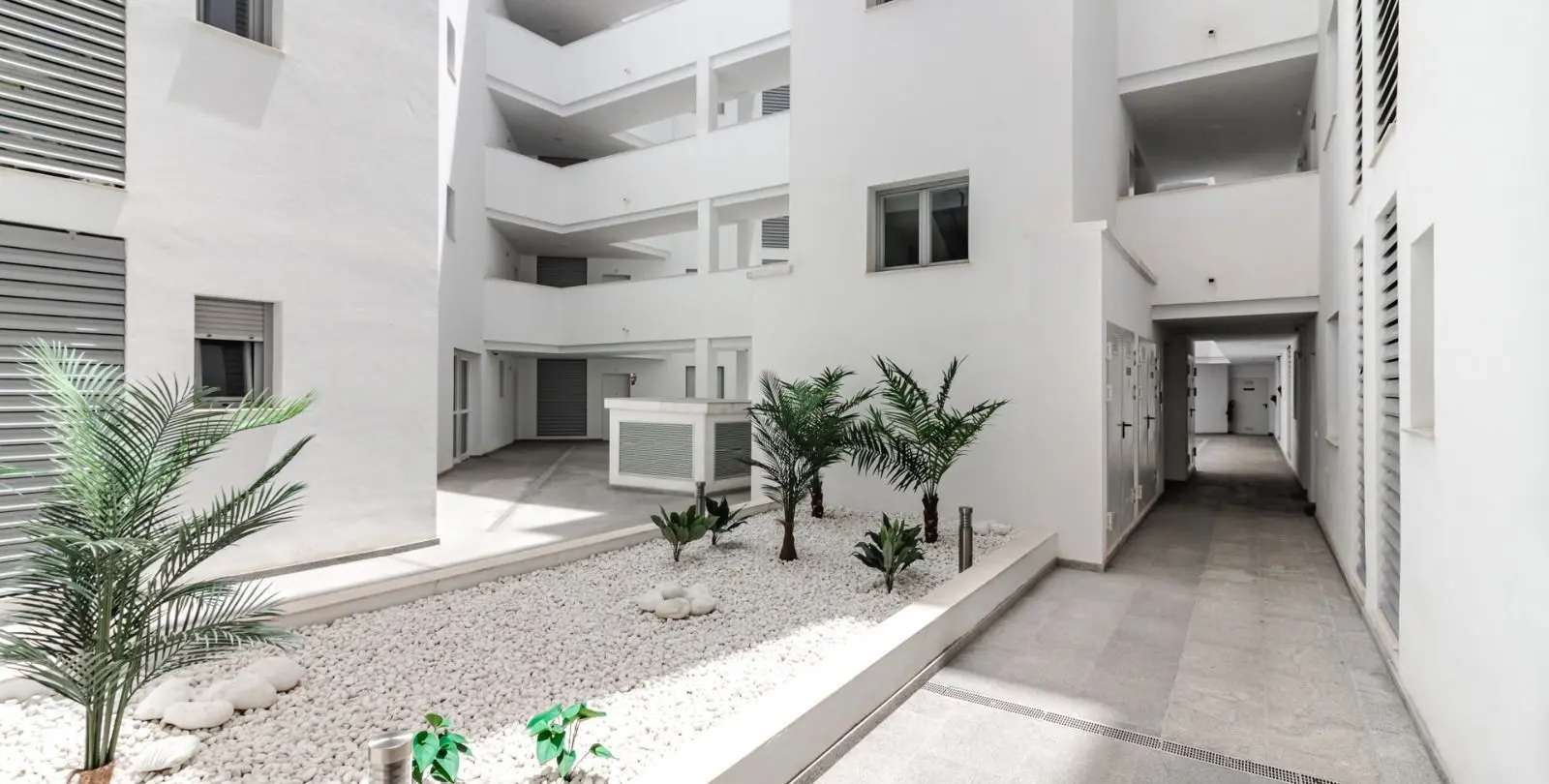 Sale of middle floor apartment in Nueva Andalucía 5
