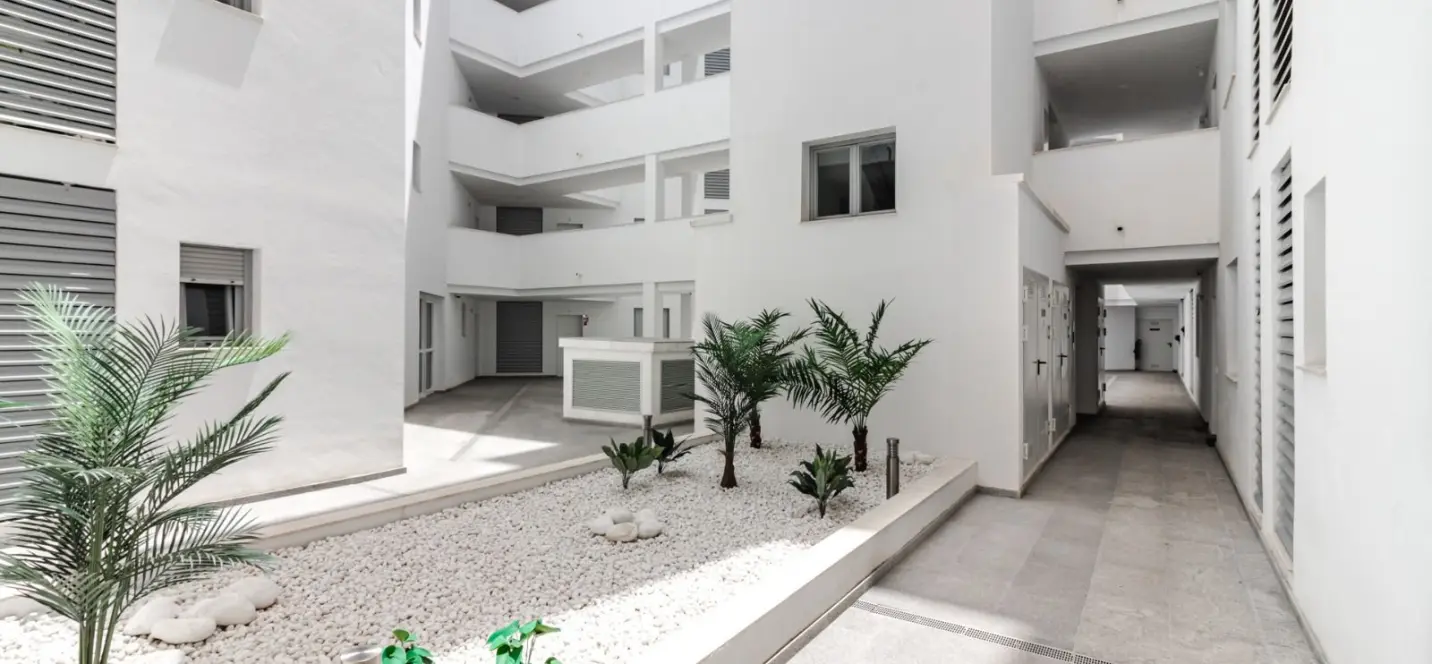 Sale of middle floor apartment in Nueva Andalucía 4