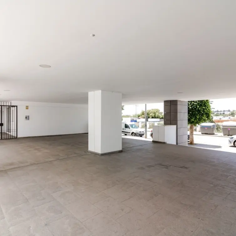 Sale of middle floor apartment in Nueva Andalucía