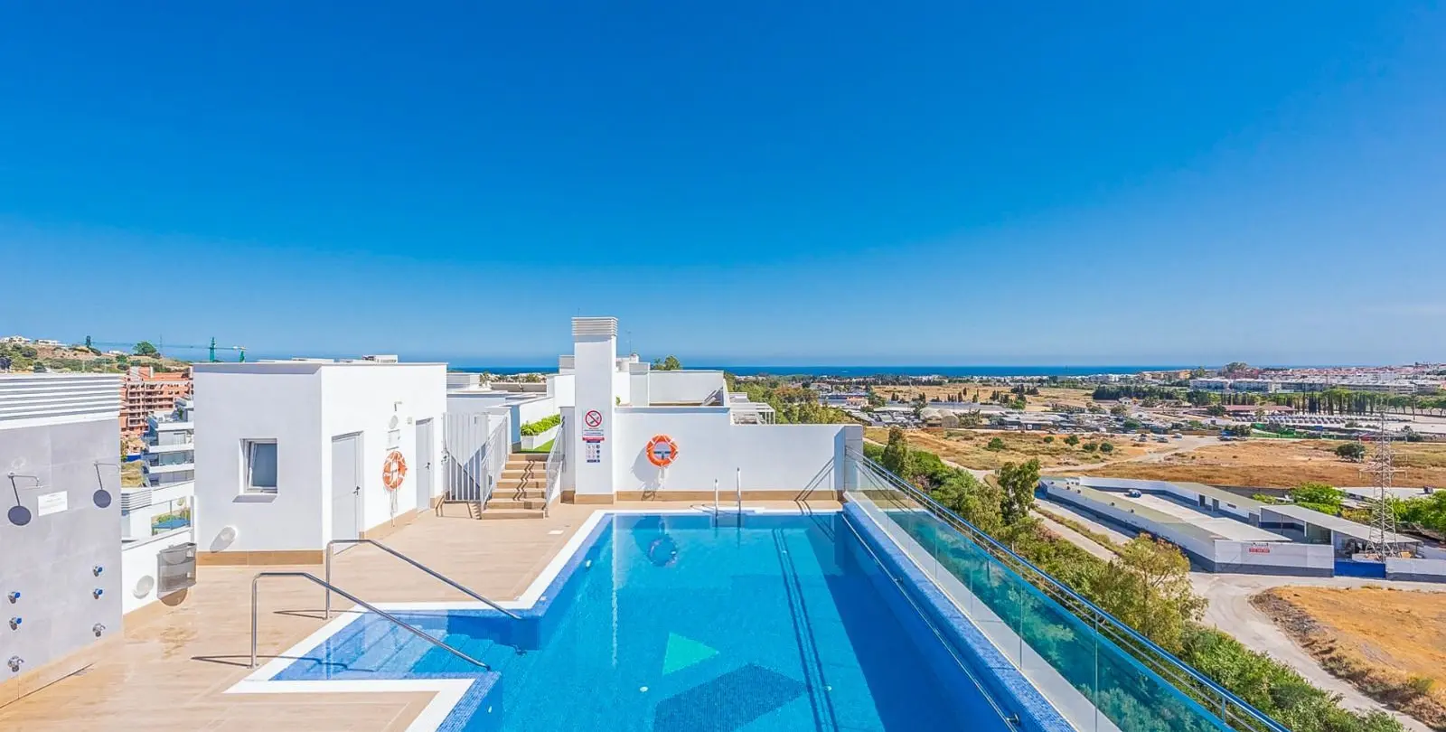 Sale of middle floor apartment in Nueva Andalucía 11
