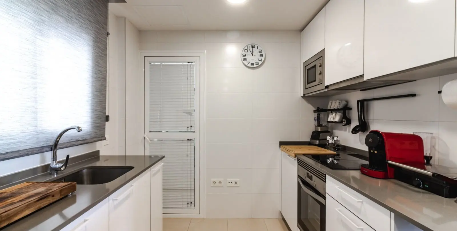 Sale of middle floor apartment in Nueva Andalucía 14