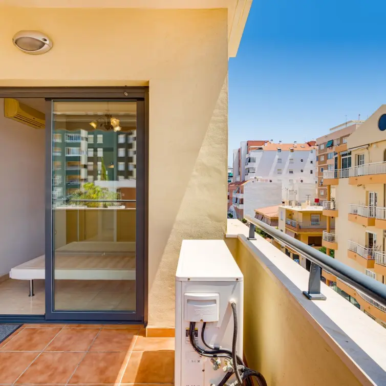 Venta de apartamento en planta media en Los Boliches