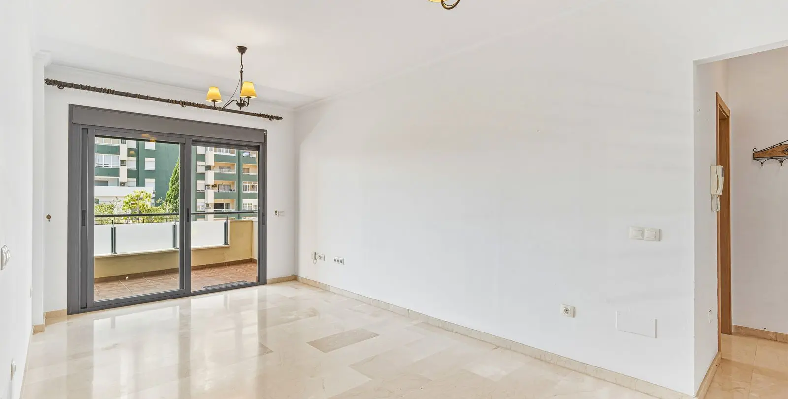 Venta de apartamento en planta media en Los Boliches 4