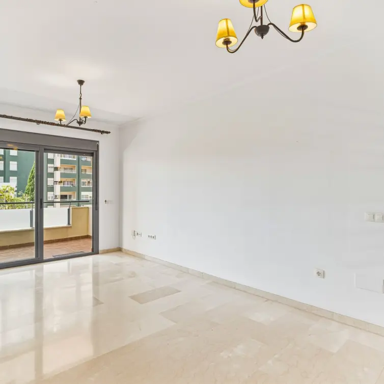 Venta de apartamento en planta media en Los Boliches