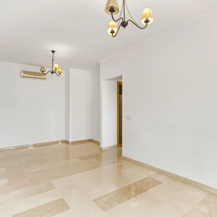Venta de apartamento en planta media en Los Boliches