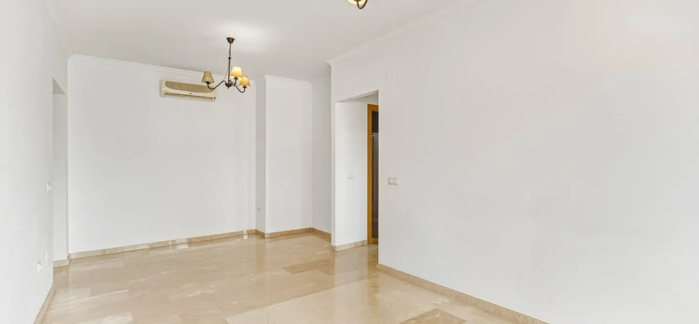 Venta de apartamento en planta media en Los Boliches 4