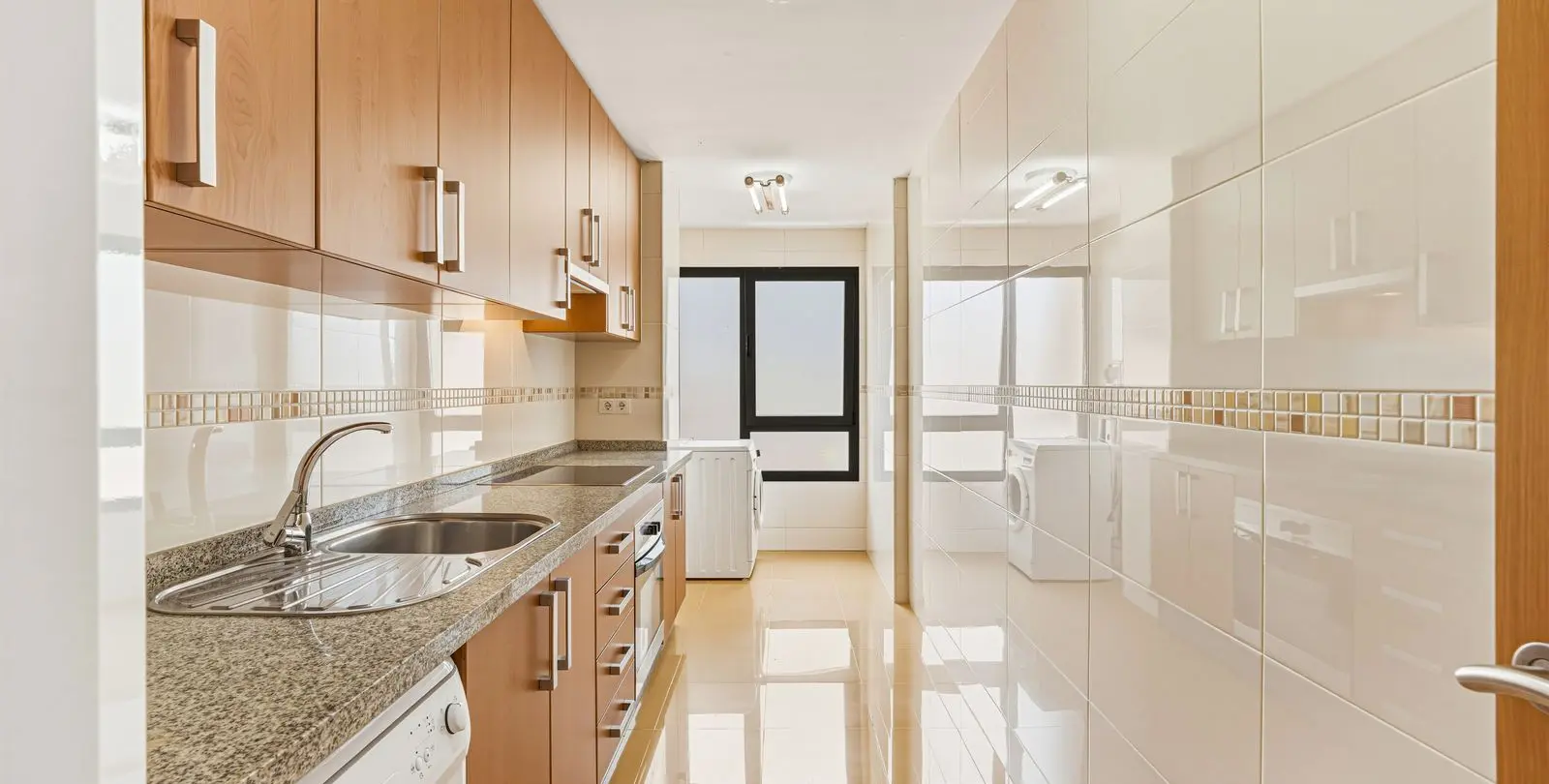 Venta de apartamento en planta media en Los Boliches 6