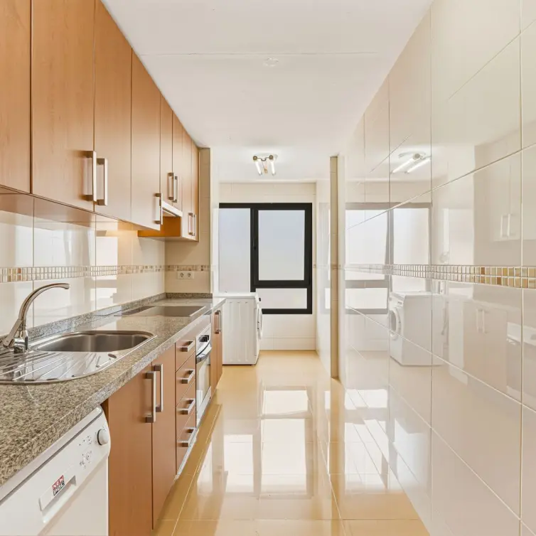 Venta de apartamento en planta media en Los Boliches
