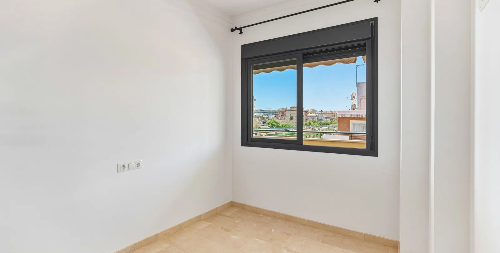 Venta de apartamento en planta media en Los Boliches 9