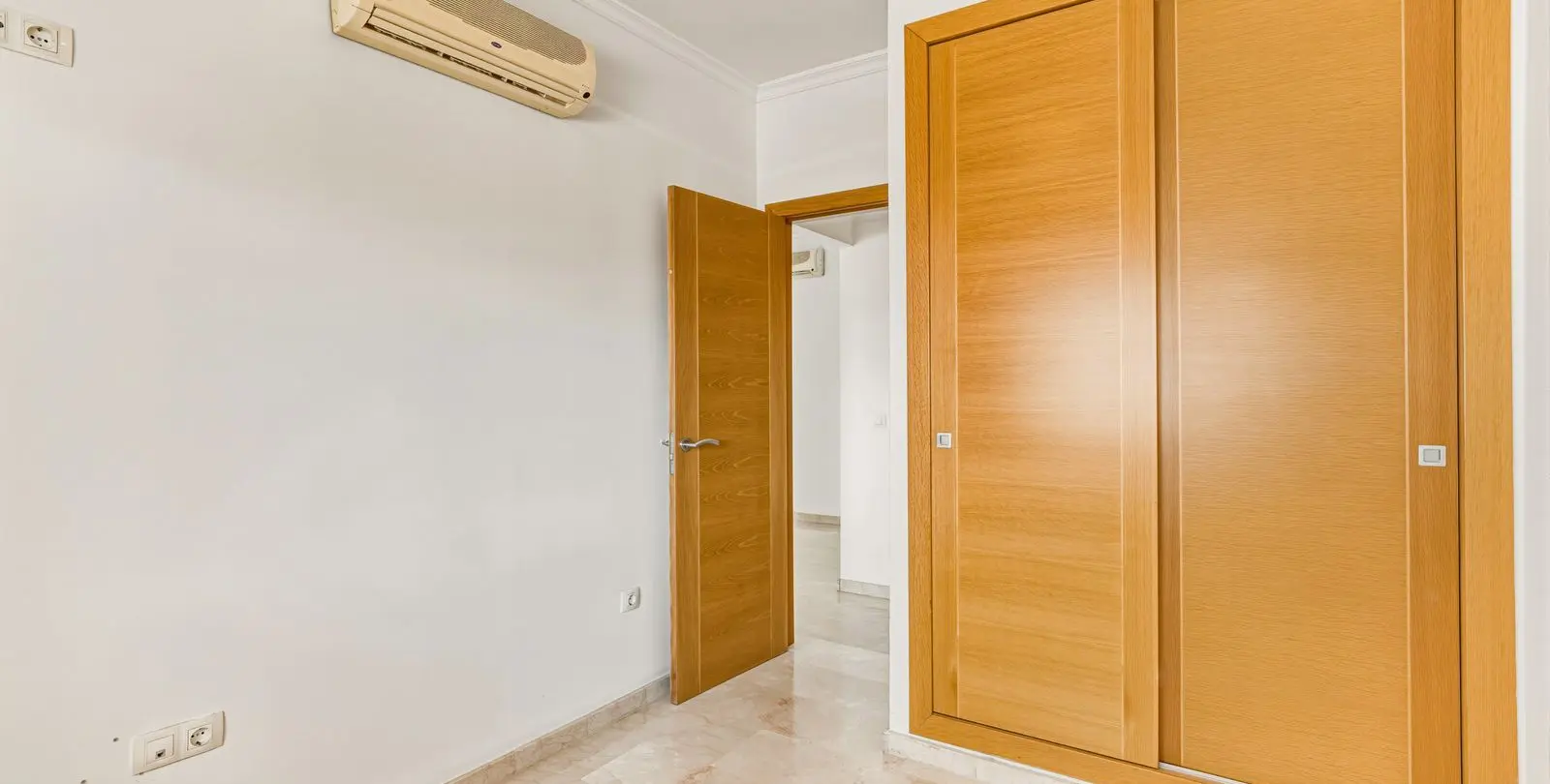 Venta de apartamento en planta media en Los Boliches 10