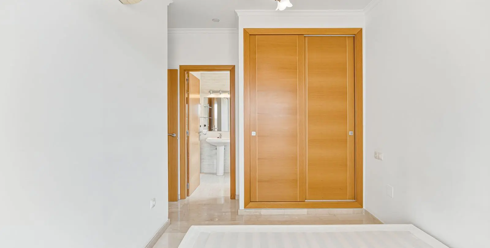Venta de apartamento en planta media en Los Boliches 11